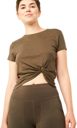 MANDALA Twisted Tee Dames, Bruin